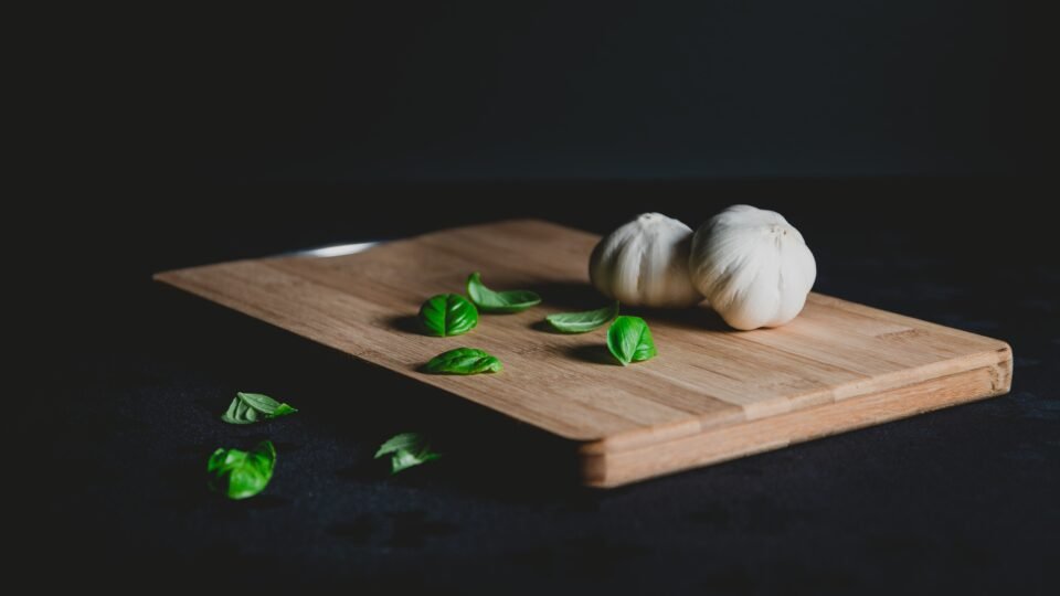 different benefits of garlic